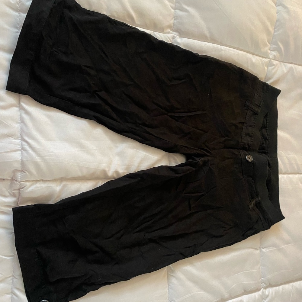 Old Navy NWT Black maternity crop pants size XS.